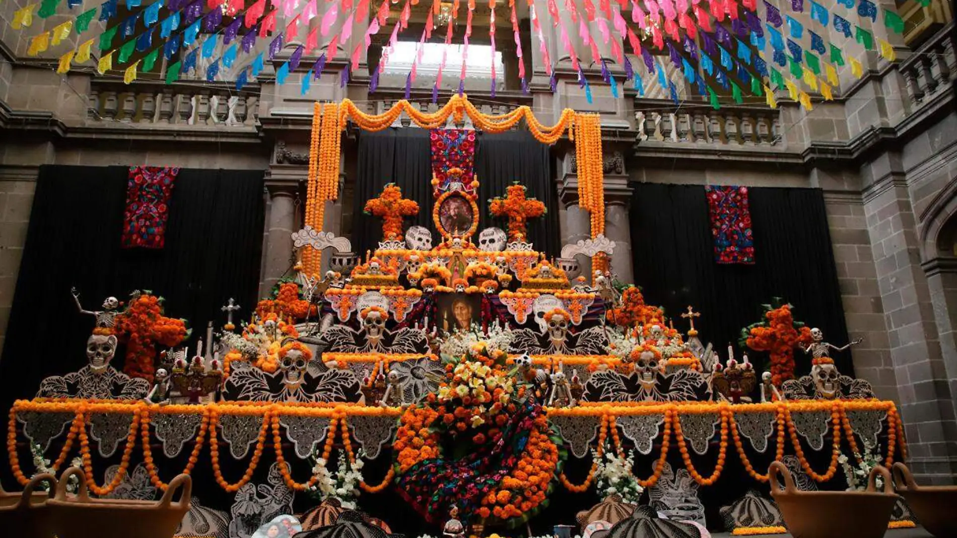 Ofrenda de día de muertos en Puebla